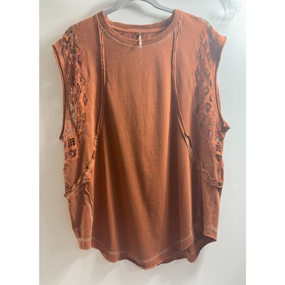 Free People NWOT Table For Two Tee Sleeveless Relaxed Lace Details Rust Sz Small - Picture 2 of 5